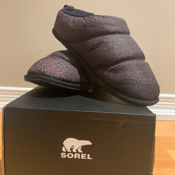 ✨ SOREL GO- BODEGA RUN SLIPPERS ✨ - Picture 2 of 3